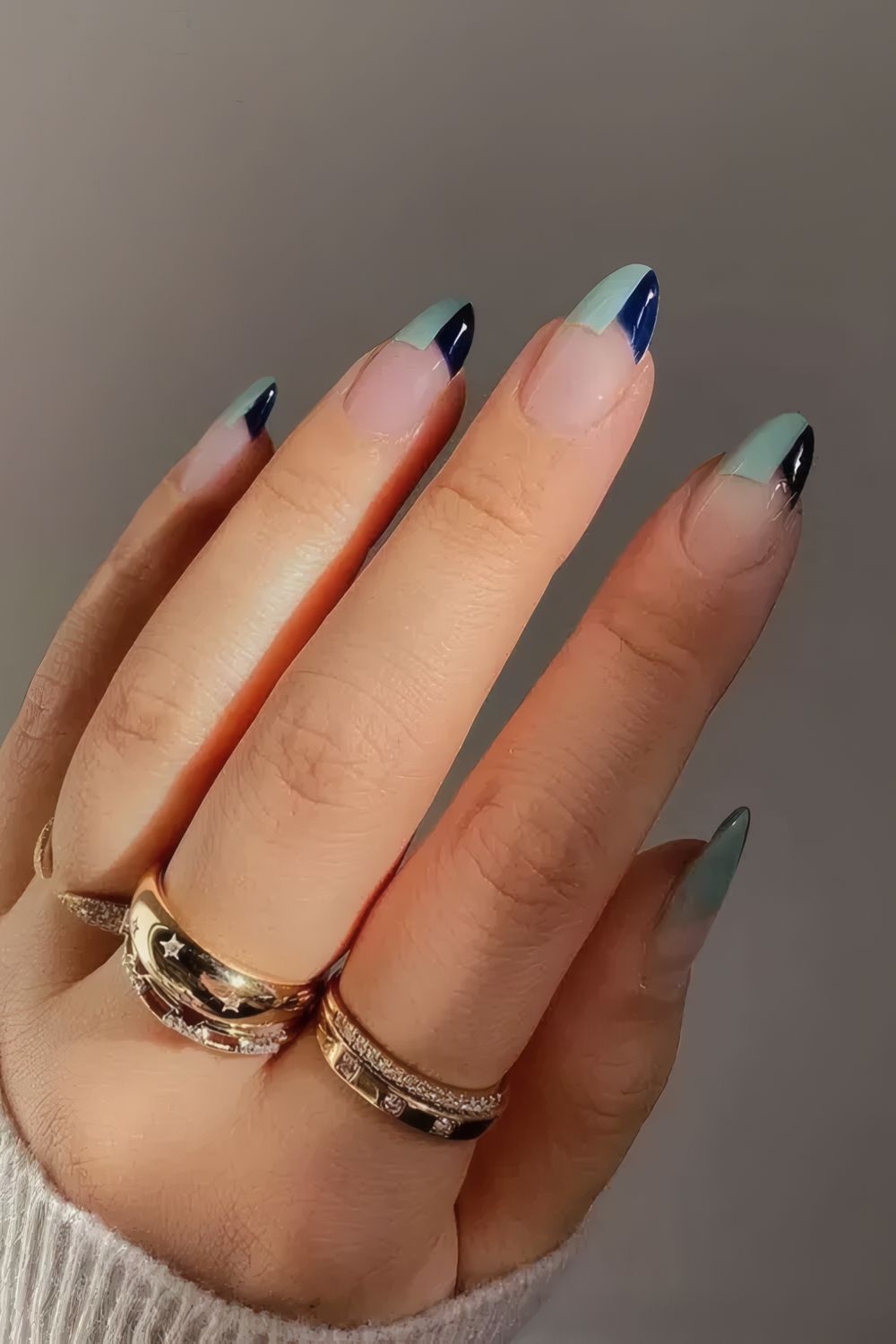 Light and Dark Blue Graphic Tips